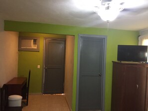 Cofres nos quartos, escrivaninha, Wi-Fi de cortesia