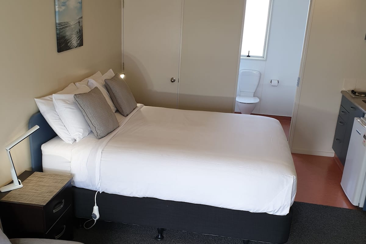 Deluxe Studio | 1 bedroom, soundproofing, iron/ironing board, free cribs/infant beds