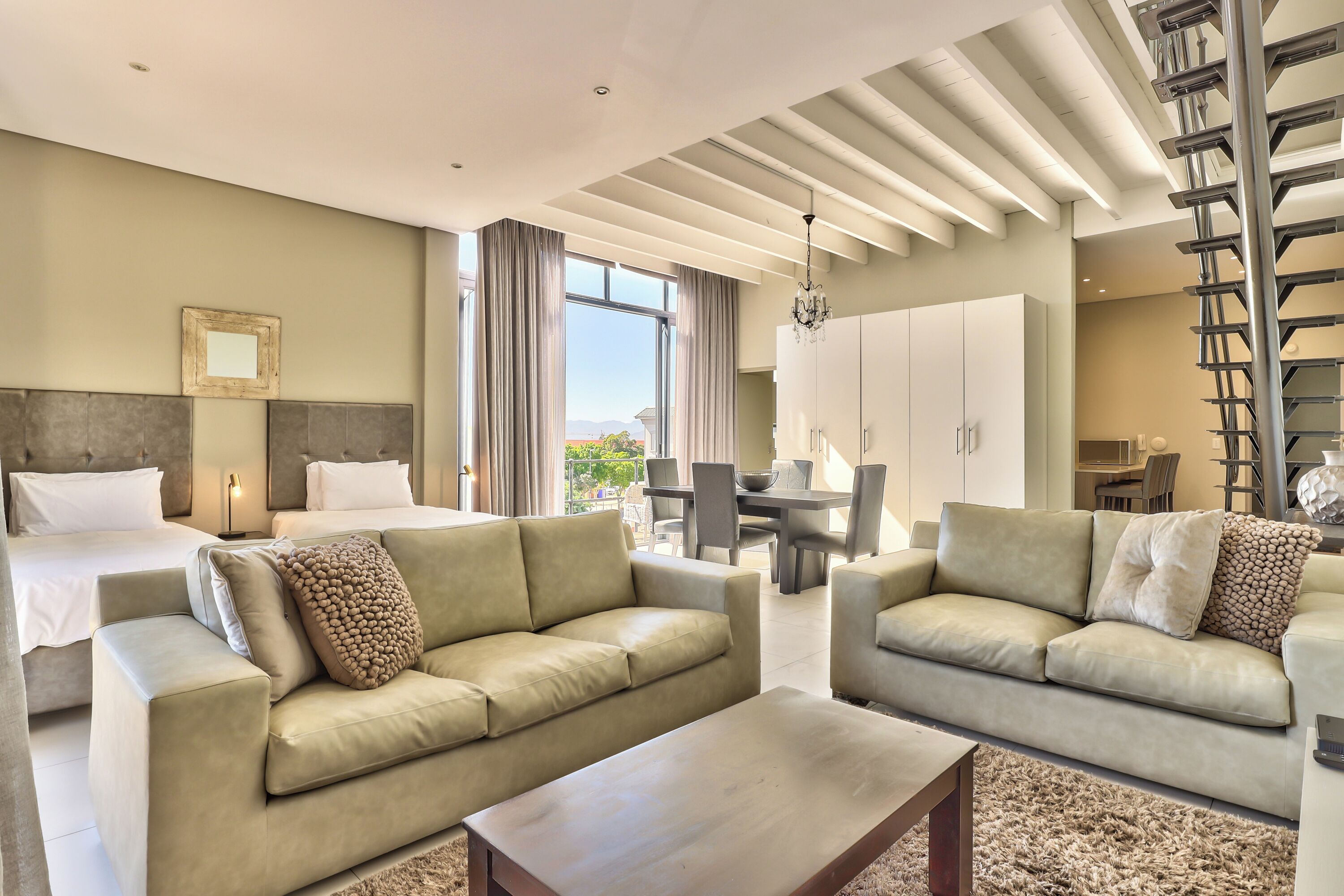 Luxury Apartment, Air conditioning, City View | Living area