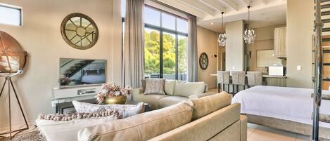 Luxury Apartment, Air conditioning, City View | Living area