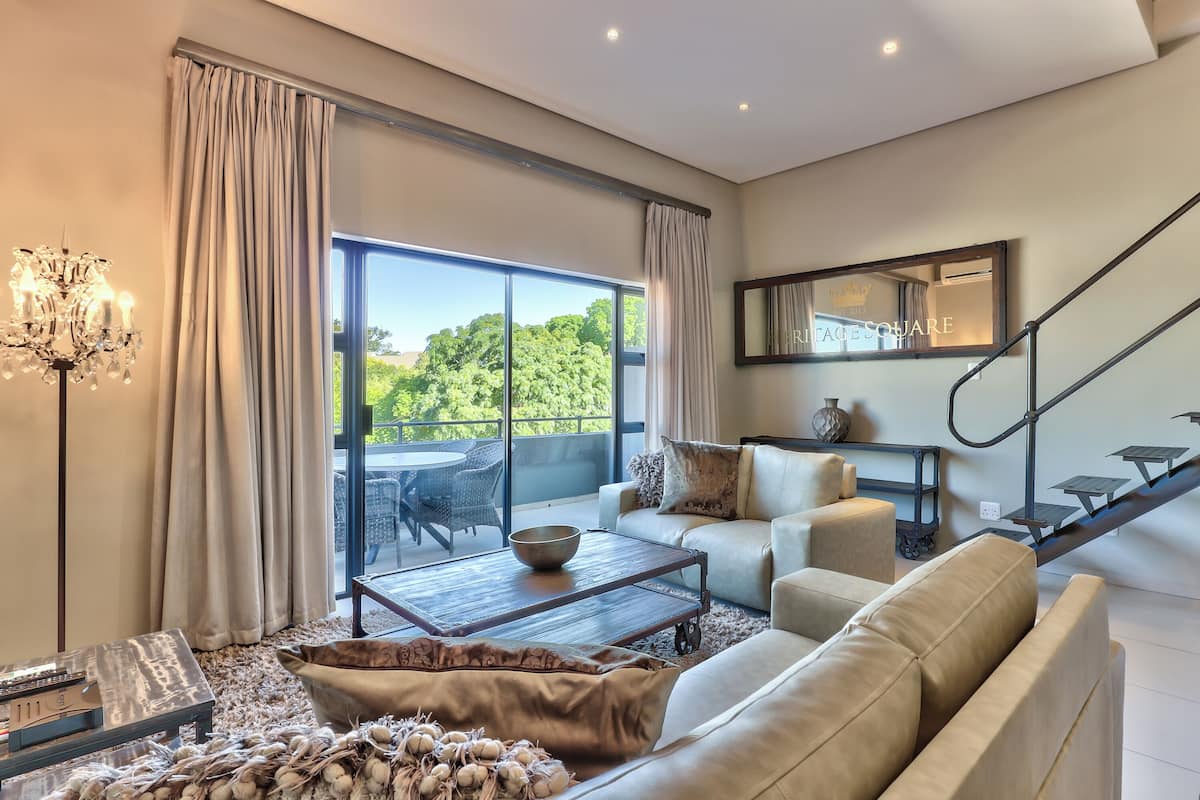 Luxury Apartment, Air conditioning, City View | Living area