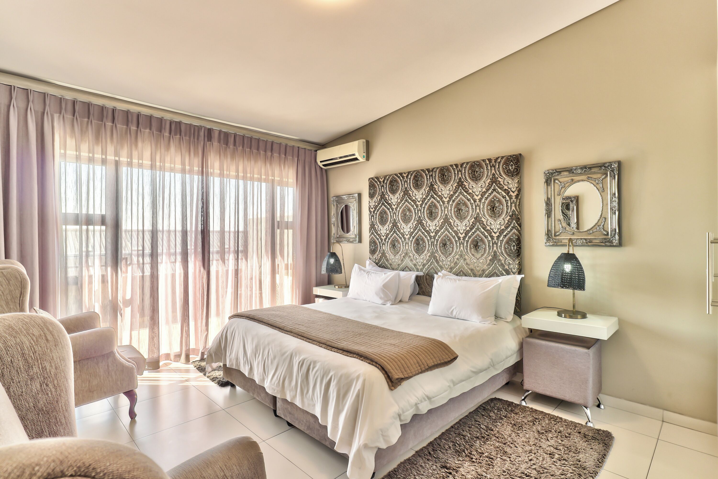 Luxury Apartment, 3 Bedrooms, 2 Bathrooms, Courtyard View | Premium bedding, in-room safe, blackout curtains, soundproofing