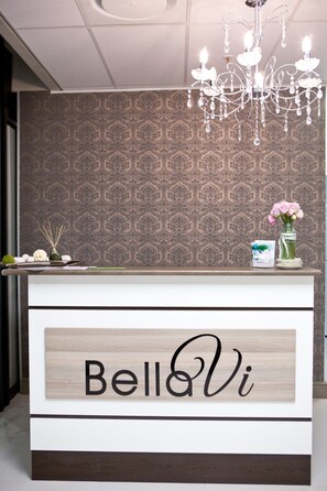 Couples treatment rooms, body treatments, deep-tissue massages