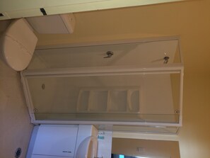 Superior Room | Bathroom | Shower, free toiletries, hair dryer, towels