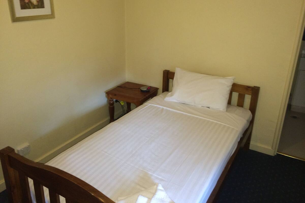 Standard Single Room | 1 bedroom, Egyptian cotton sheets, Select Comfort beds