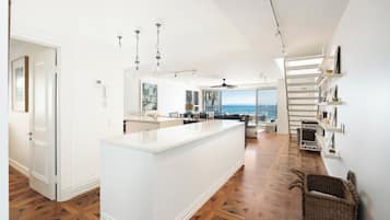 Luxury Penthouse, 3 Bedrooms, Ocean View | Private kitchen