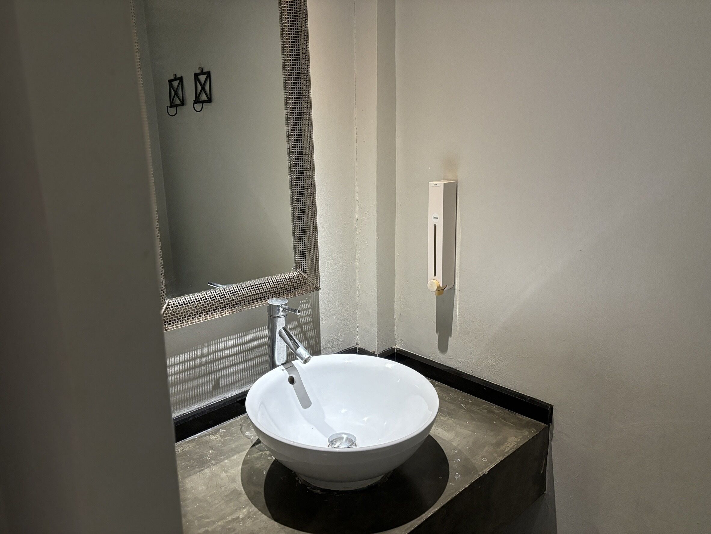 traditional double room, 1 double bed | bathroom | shower, free toiletries, hair dryer, slippers