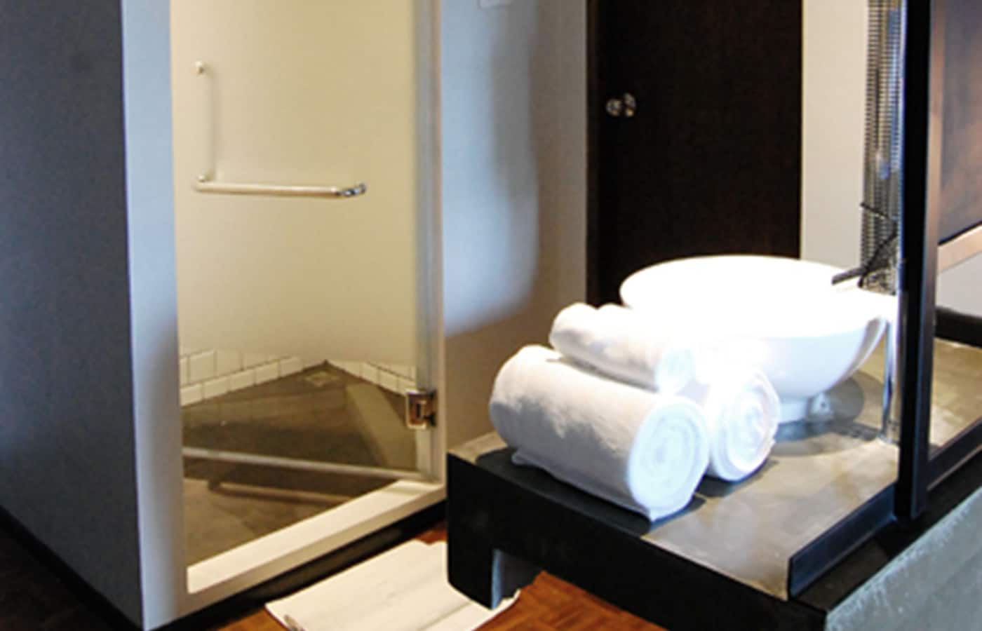 Cacha Hotel Bangkok Contact & Reservation