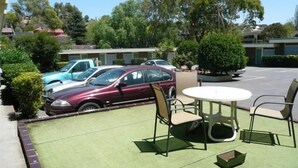 BBQ/picnic area - Keilor Motor Inn (Keilor)