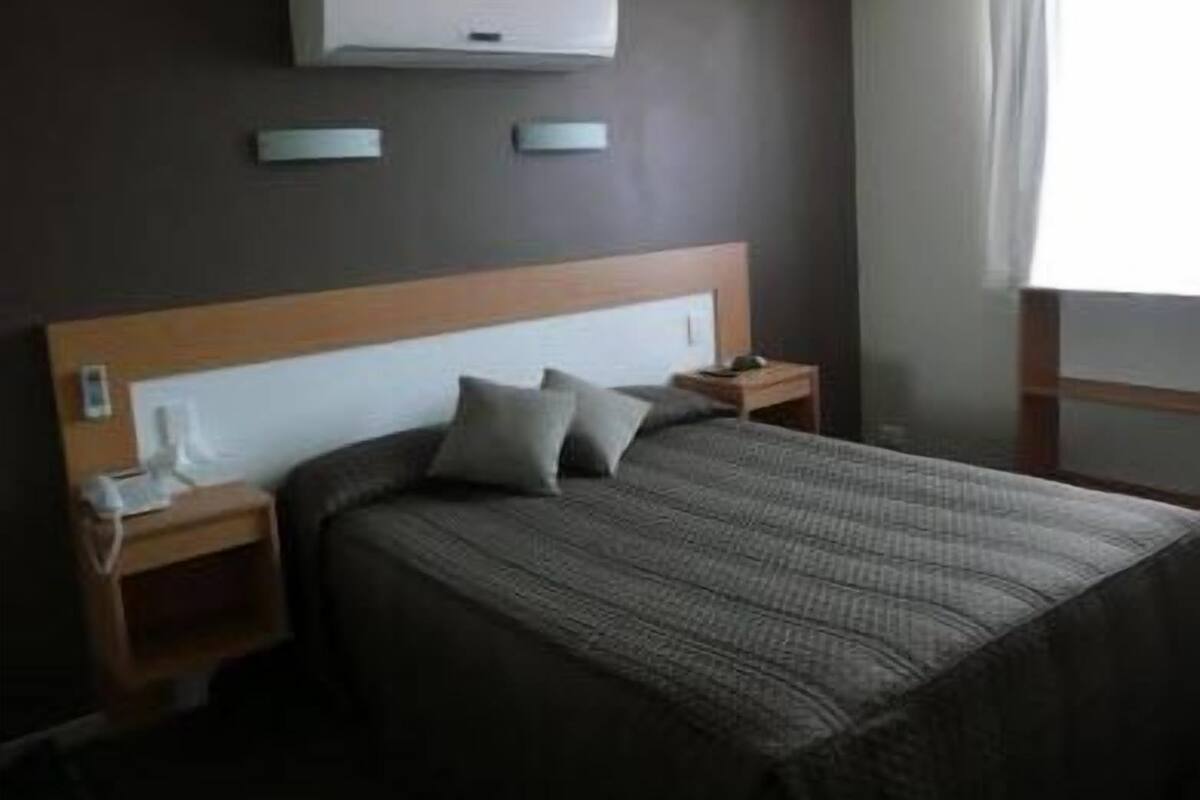Deluxe Queen Room | Minibar, laptop workspace, iron/ironing board, cribs (surcharge)