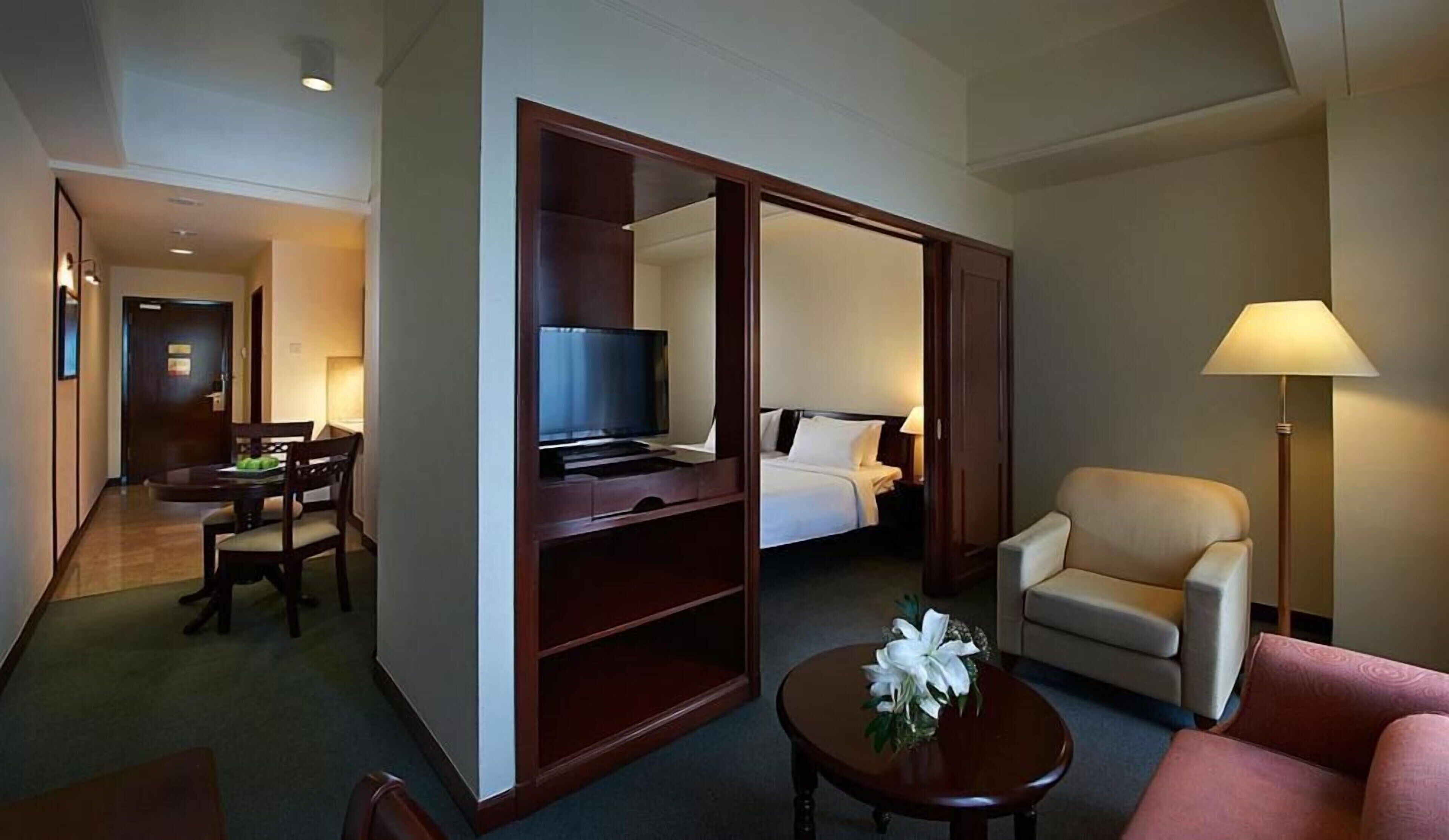 1 bedroom, in-room safe, desk, iron/ironing board