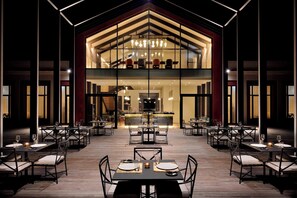 4 restaurants, breakfast, lunch, dinner served; international cuisine