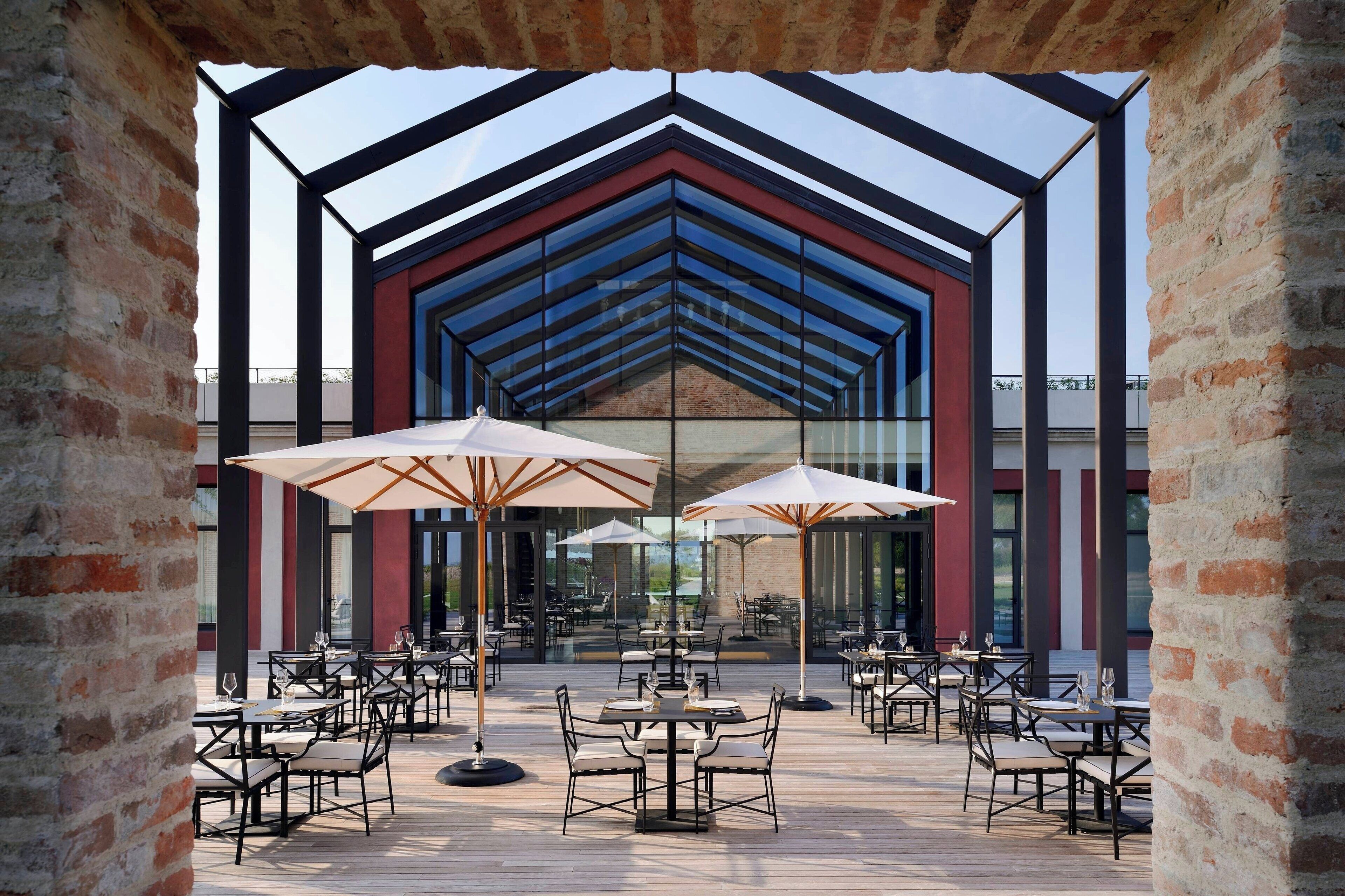 4 restaurants, breakfast, lunch, dinner served; international cuisine 