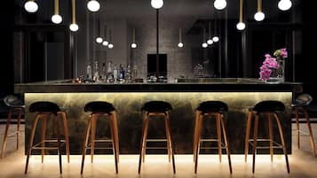 2 bars/lounges, 2 poolside bars