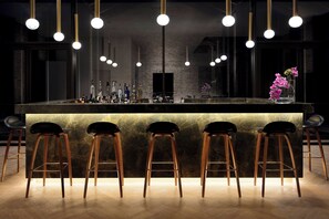 2 bars/lounges, 2 poolside bars