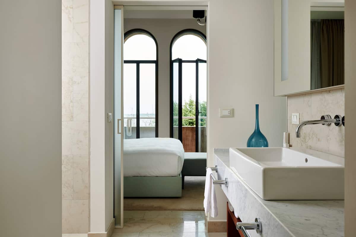 villa, 2 bedrooms, non smoking, private pool | bathroom | free toiletries, hair dryer, bathrobes, slippers