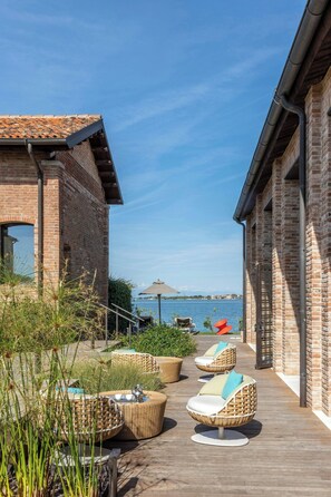 Couples treatment room(s), sauna, hot tub, steam room