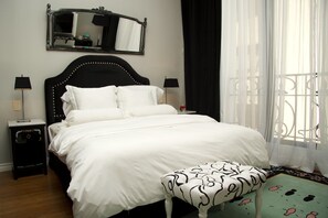 Standard Room, 1 Queen Bed, City View | Premium bedding, down comforters, pillowtop beds, minibar - Tango de Mayo Hotel (Buenos Aires)