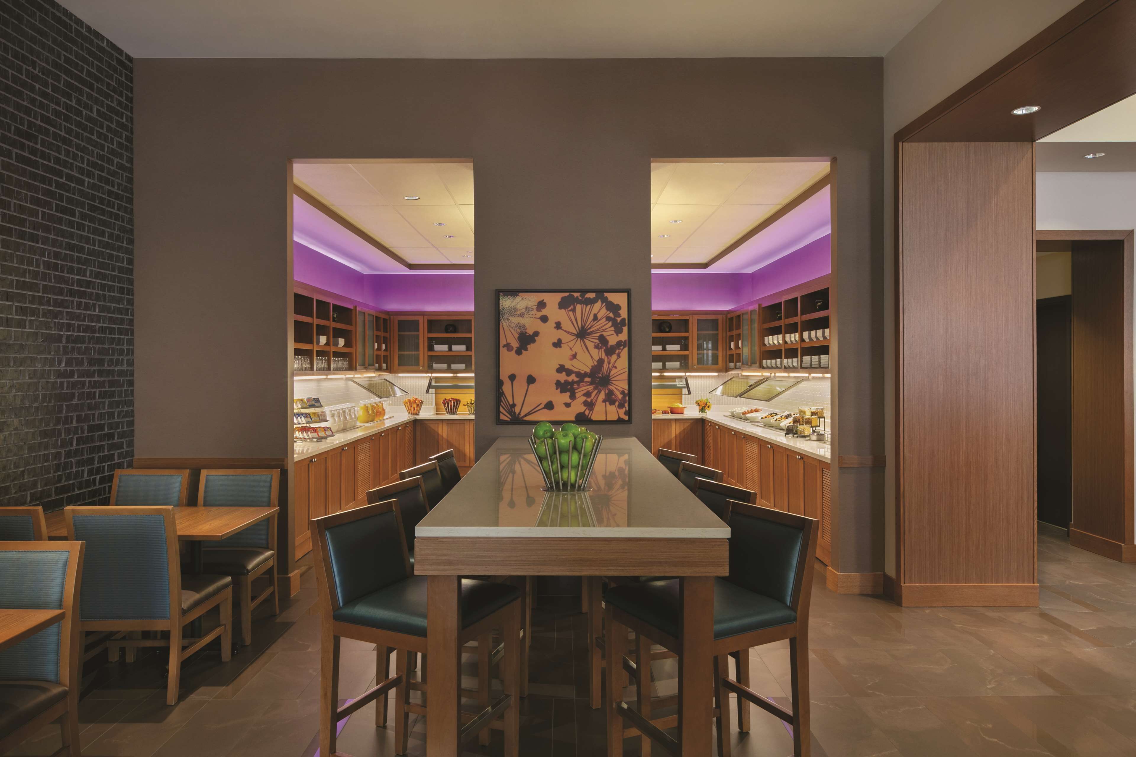 breakfast, lunch, dinner served; american cuisine