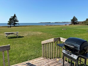Outdoor dining - Cottages on PEI (Chelton)