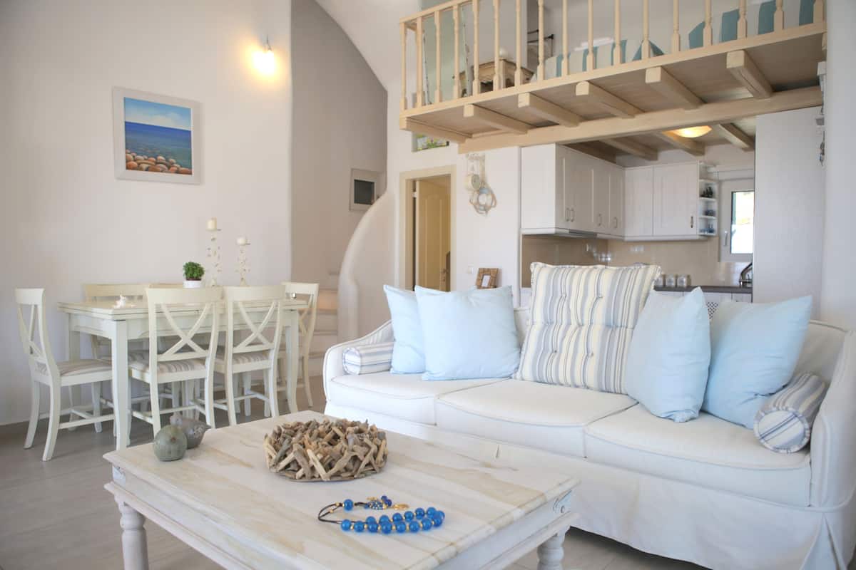 Villa, 2 slaapkamers, uitzicht op zee | Woonkamer | Een lcd-televisie
