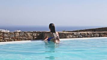 Outdoor pool, pool umbrellas, sun loungers