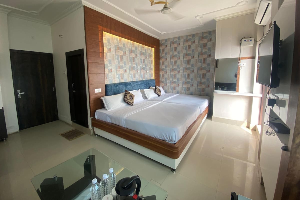 Superior Family Room River View With Balcony | In-room safe, desk, soundproofing, free WiFi