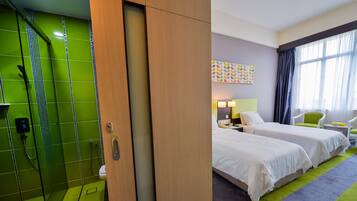 Deluxe Twin Room | Bar mini, peti besi dalam bilik, langsir/tirai gelap terus