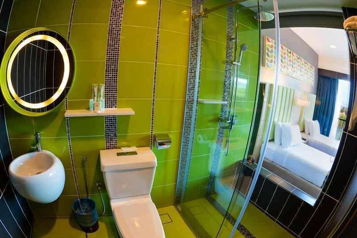 executive twin room | bathroom | hair dryer, towels