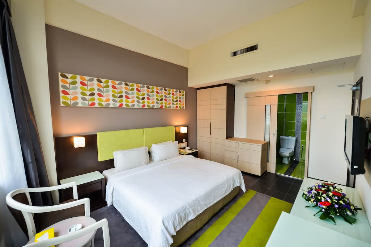 executive twin room | 1 bedroom, minibar, in-room safe, blackout curtains