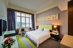 Minibar, in-room safe, blackout curtains, iron/ironing board - Mega View Hotel Kuantan (Kuantan)