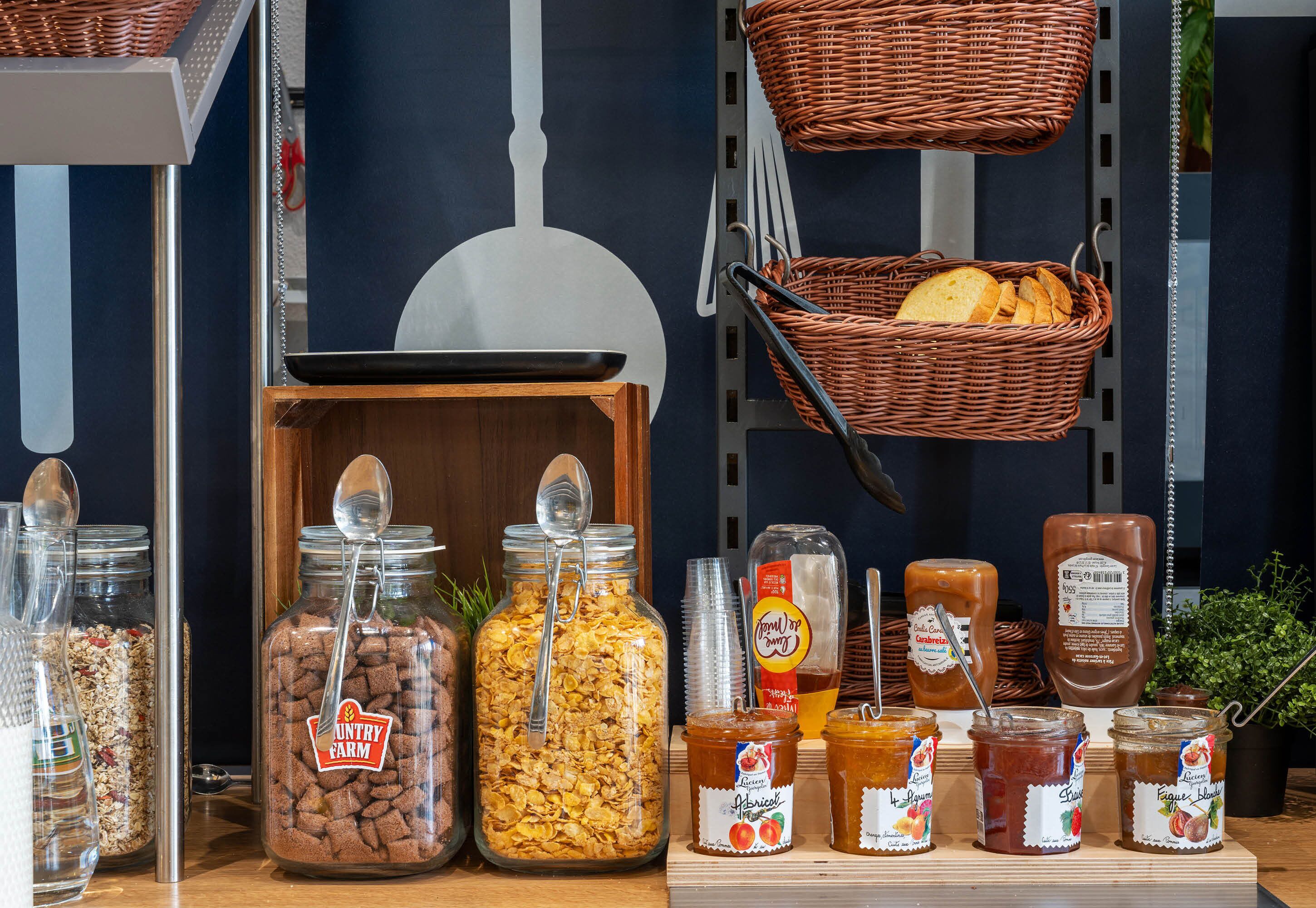 daily buffet breakfast for a fee