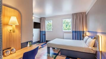 Premium bedding, desk, blackout drapes, soundproofing