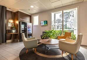 Coin salon dans le hall