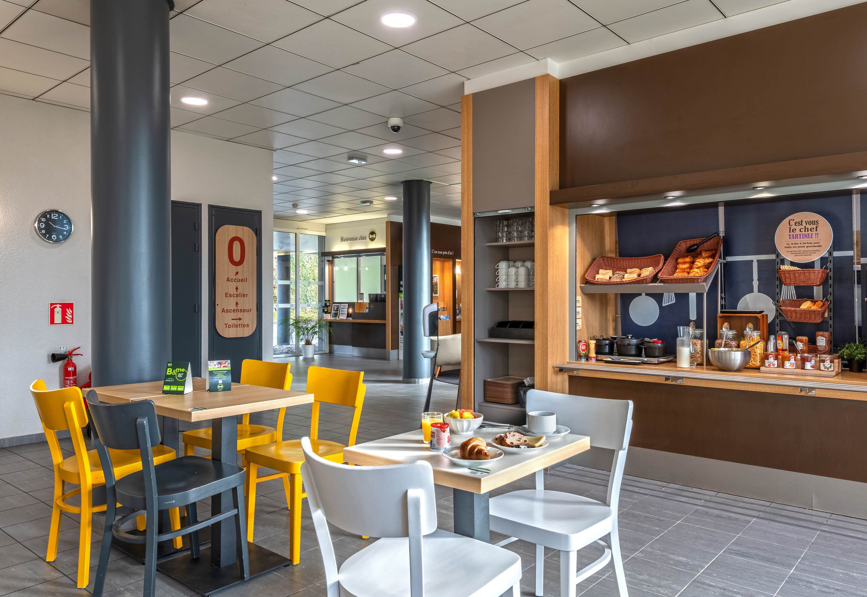 daily buffet breakfast for a fee