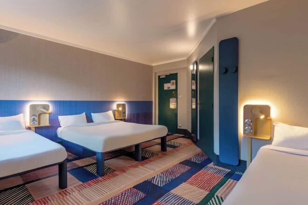 Premium bedding, desk, blackout drapes, soundproofing