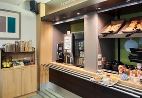 Café da manhã com buffet todos os dias mediante uma taxa