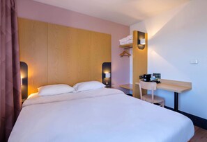 Premium bedding, desk, soundproofing, free WiFi - B&B HOTEL Cannes La Bocca Plage (Cannes)