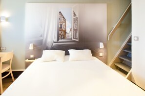 Premium bedding, desk, soundproofing, free WiFi - B&B HOTEL CHARTRES Le Forum (1) (Le Coudray)