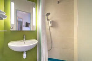 Douche, serviettes fournies