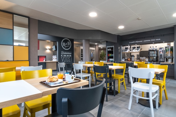 Sarapan bufet setiap hari dengan fi