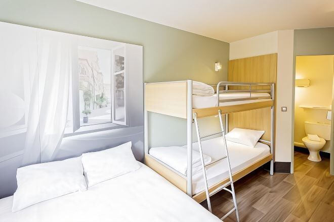 Ropa de cama de alta calidad, escritorio y sistema de insonorizaci ón 