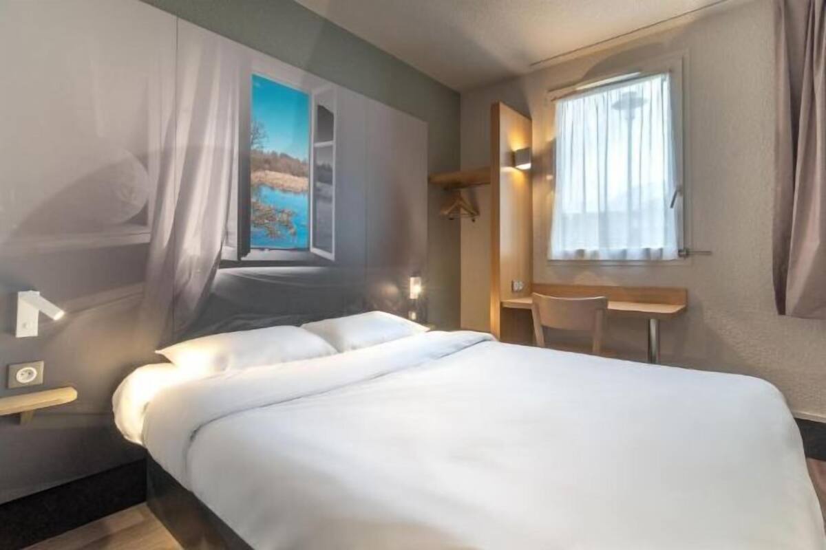 Ropa de cama de alta calidad, escritorio, insonorización y wifi gratis