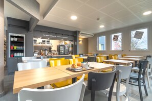 Desayuno buffet todos los días (con cargo) 