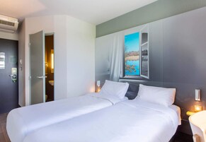 双床房, 无烟房 | 高档床上用品、办公桌、隔音、免费 WiFi