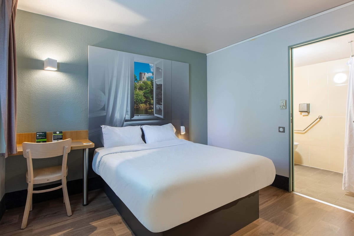 Double Room, Accessible, Non Smoking | Premium bedding, desk, soundproofing, free WiFi