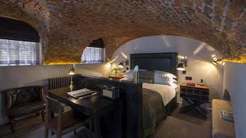 1 habitación, ropa de cama hipoalergénica y escritorio