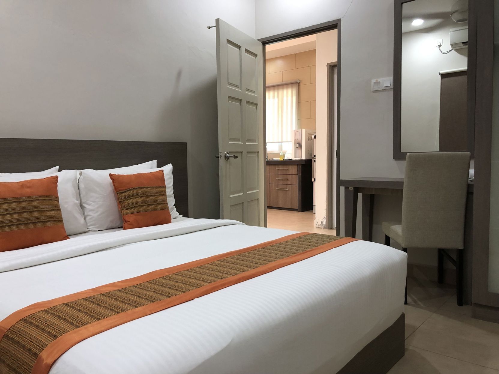 Minibar, in-room safe, desk, free WiFi