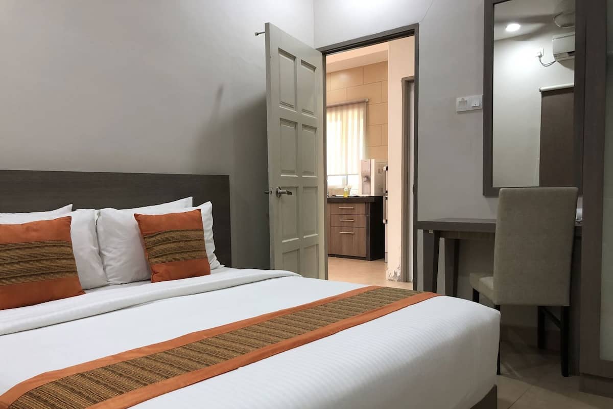 Minibar, in-room safe, desk, free WiFi