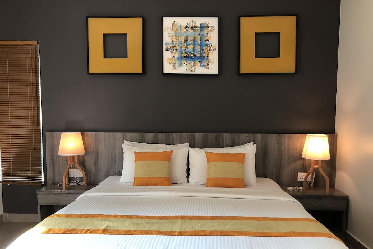 Minibar, in-room safe, desk, free WiFi